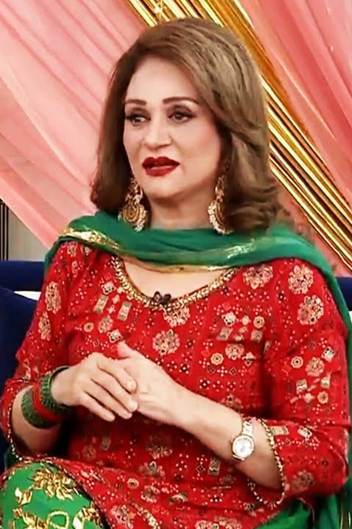 Bushra Ansari images