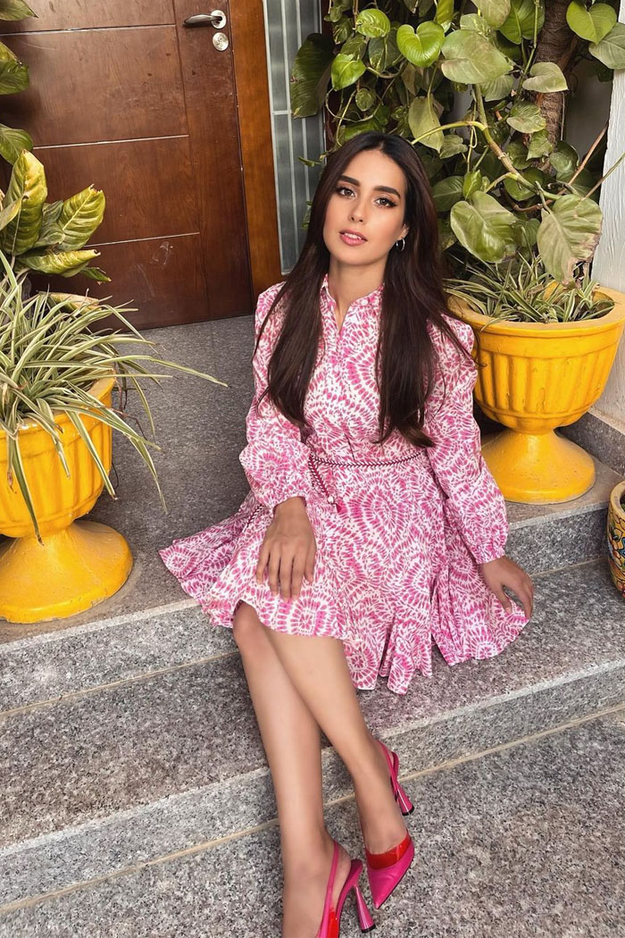 Iqra Aziz Images